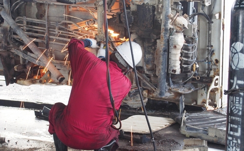 自動車のパーツ取外し&解体業務！経験・資格不問★研修体制充実！【年休115日】