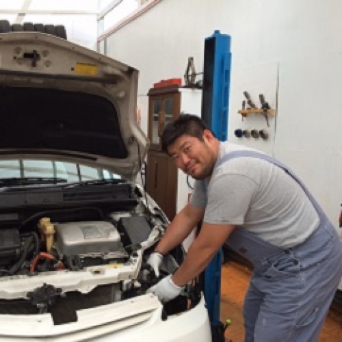 タクシー会社の自動車整備スタッフ、初心者でもイチから学べる環境です！