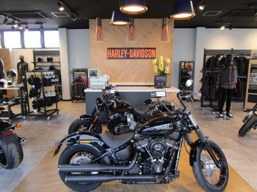 店舗リニューアル＆サービス強化による増員