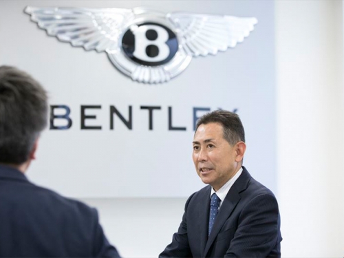 ベントレー正規ディーラーのセールススタッフ｜未経験者も安心体制の体制！年休平均123日