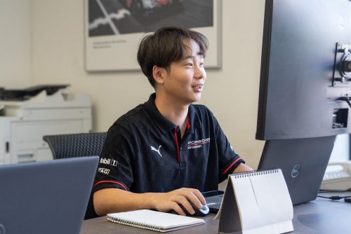 ≪みなとみらい&times;ポルシェ≫サービスフロント/配属場所はお住まいを考慮/年休120日/賞与4.5か月