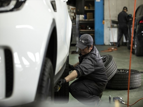 ジャガー・ランドローバー正規ディーラー｜年休平均123日！世界レベルの技術を学べる環境です