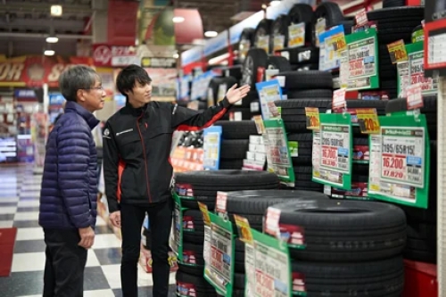 【妻田店|未経験OK×面談確約】充実研修＆手厚いサポートで“人と話す力”が活きるカー用品販売