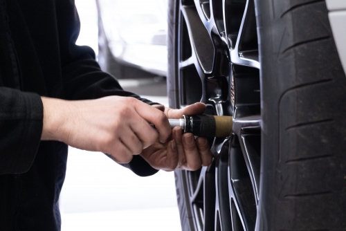 ≪横浜市青葉区&times;ポルシェ≫整備士/配属場所はお住まいを考慮/年休120日/賞与4.5か月実績