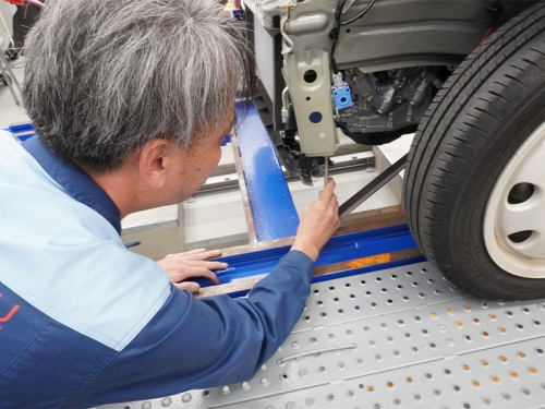 自動車の板金塗装スタッフ｜未経験歓迎｜最新設備完備
