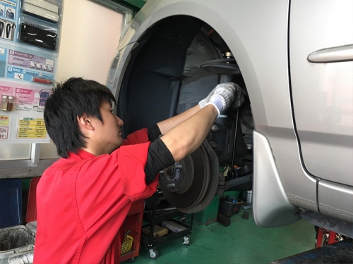 【自動車検査員／経験年数不問】入社祝い金あり！週休2日で残業も月10時間程！週休2日で残業少なめ！