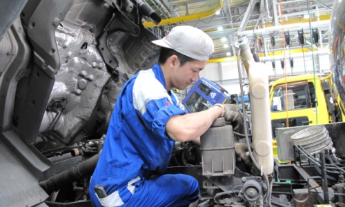 いすゞ（山梨県富士吉田市）｜賞与5.3ヶ月◆年間休日111日◆大型整備は稼げて休める！