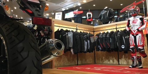 バイク用品大手『ライコランド』で整備士募集。カスタム等の魅力的な業務！創業88年の安定企業グループ