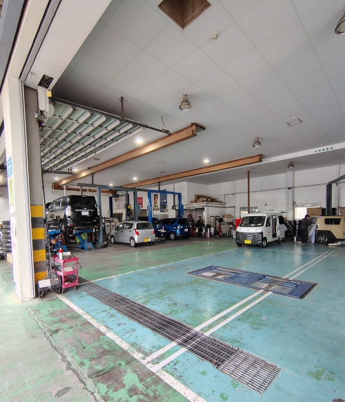 検査ライン1基・リフト5基を完備。