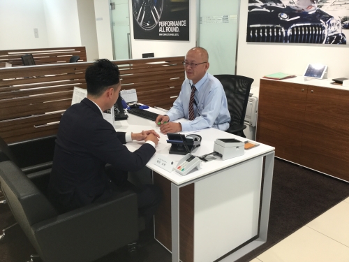 フロントスタッフ