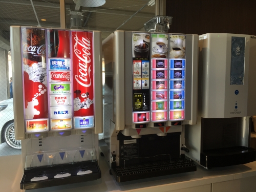 ドリンクバーも完備・従業員も使えます