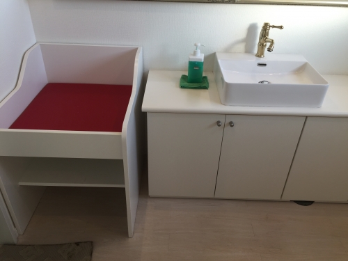 ベビーベッドは2台用意しています