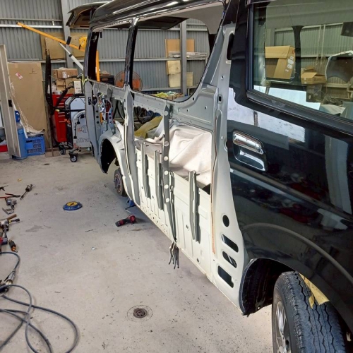 ハイエースクオーター交換