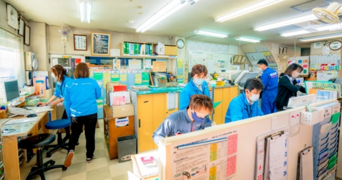 職種や年齢の垣根を越えてコミュニケーションを取っています！