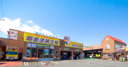 カマド自動車の外観です！南御殿場駅すぐ目の前です◎