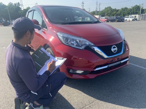 くるまの外板確認作業です