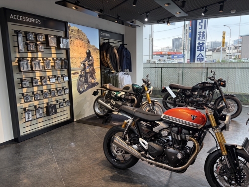 冷暖房完備の屋内整備工場。認証工場となります。