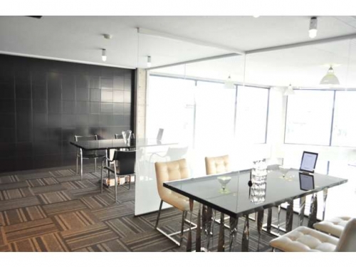 ２Fのガラス張り商談スペース