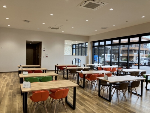 商談ルーム／明るく天井も高い空間です