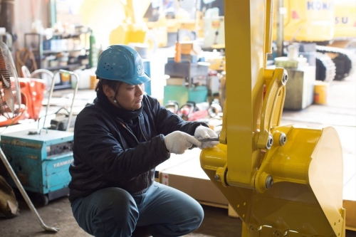 建設機械の整備・修理を行います