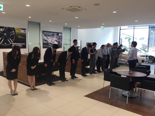 ショールーム朝のスタート風景