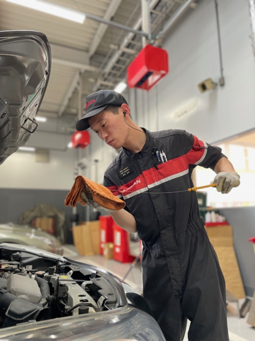 三重日産自動車の整備士の里中です。