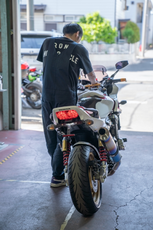 納車・引き渡し前の最終チェック風景（志木店）