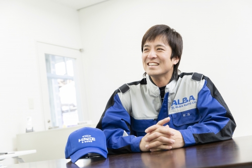 ALBA AUTO事業所長の鍛治です。