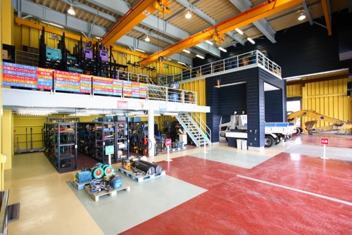 整備工場内写真