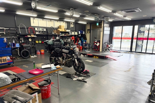 岡山店ピット内観