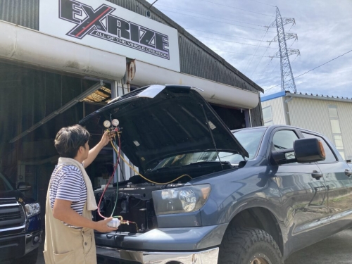 オイル交換、エアコンガスなど軽い整備もやっています