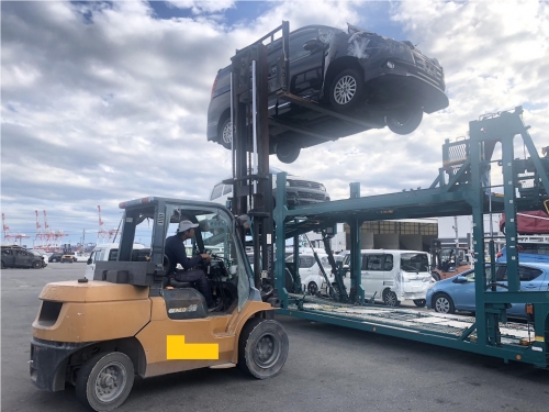 トレーラー上段への積込み