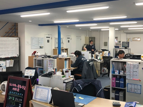 日祝に土曜日は休みの週休２日制。年休115日、残業も少なめ