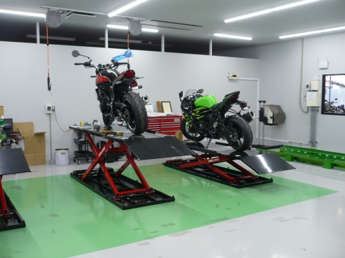 冷暖房完備の屋内整備工場。指定工場となります。