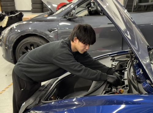 内部整備の様子