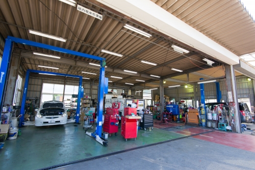 整備工場になります。