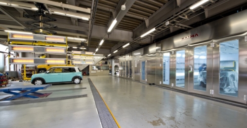 板金塗装の工場内です。