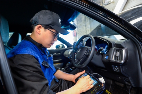 診断機を使って確かめます