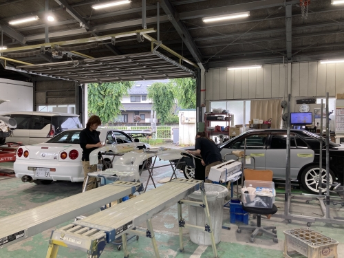 みんなで協力して作業を行います。