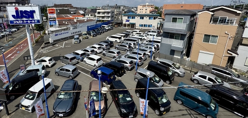 常時100台以上の車を展示！