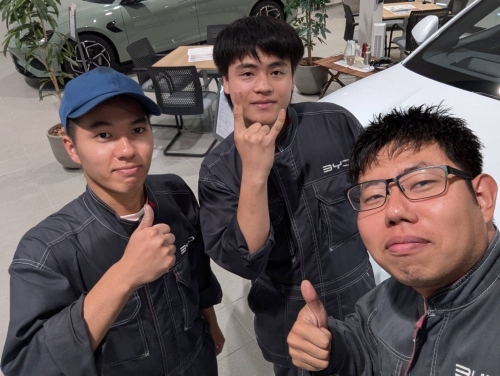 一緒に働く先輩スタッフ