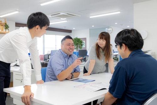 営業所内、各担当者が協力！