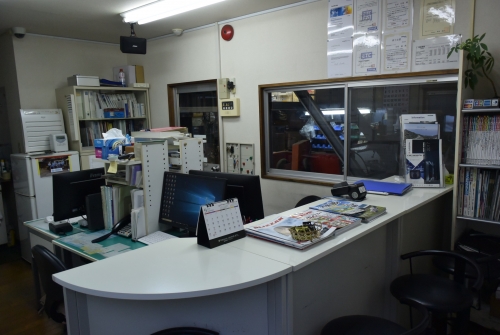 サービス工場内事務所