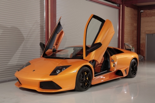 紹介写真 神奈川県 World Import Coの求人情報 ランボルギーニのメカニックとして一生もののスキルを手に入れませんか クラッチ求人