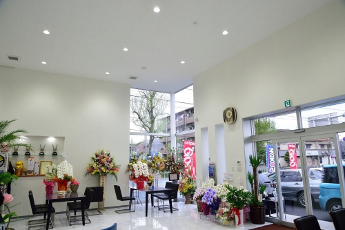 隣接するショールーム