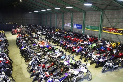 店内には常時400台のオートバイ！